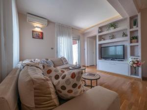 Tucked in 2br apt with terrace in Budva