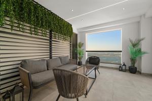 3BR plus Maid Rimal 4 Direct Beach Access