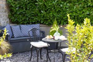 Apothecary Cottage - Pet Friendly Wedmore Couples Cottage - Free WiFi - Free Parking