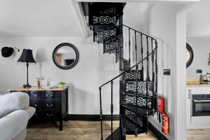 Apothecary Cottage - Pet Friendly Wedmore Couples Cottage - Free WiFi - Free Parking