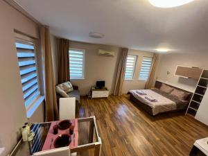 Cozy One-Bedroom Apartment near Burgas Sea Garden