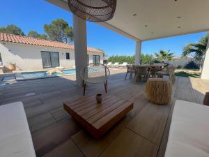 Maisons de vacances Villa Loura - Villa contemporaine avec piscine : photos des chambres