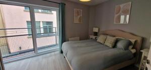 Modern Trendy & Spacious 2BD in Temple Bar