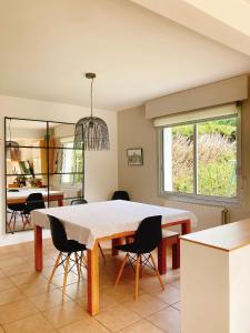 La BERNIQUE Maison familiale Confort & Espace 3 chambres Jardin WIFI