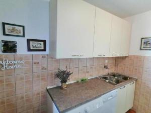 Apartment Milena near the beach