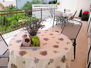 Apartment Milena near the beach