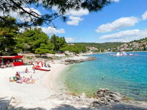 Apartment Milena near the beach