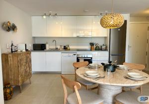 Spacious Apartment with Terrace, Pool, Parking Estepona