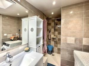 Maisons de vacances La Meridienne - Calm - Cosy : Maison 2 Chambres