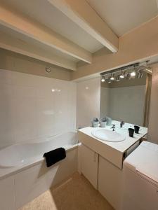 Appartements Le Dix, emplacement exceptionnel, parking inclus : photos des chambres