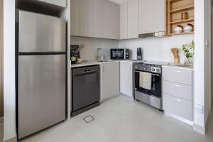 Frank Porter - Creek Crescent Tower 1