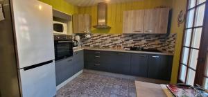 Villas Tres belle Maison languedocienne a 15 mn de la mer avec trois belles chambres, 2 coins repas exterieurs avec barbecue et bain de soleil : photos des chambres