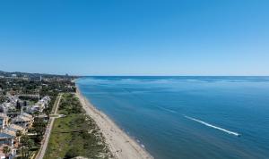 Fantástico Ático Dúplex en Marbella, con vistas al mar y a 300 metros de la playa