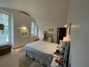 Lodges Chateau la Gineste - Castle and Vineyard : photos des chambres