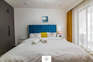 executive fully furnished apartments with luxurious facilities which features a breathtaking city views and close proximity to major shopping malls thus offering a high end lifestyle