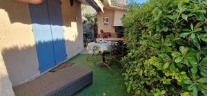 Villas Tres belle Maison languedocienne a 15 mn de la mer avec trois belles chambres, 2 coins repas exterieurs avec barbecue et bain de soleil : photos des chambres