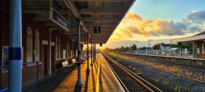 The Lancers - Modern Double Room with En-Suite, Parking & Fast WiFi - Close to Eurotunnel