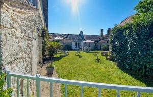 Maisons de vacances Awesome Home In Gageac-Et-Rouillac : photos des chambres