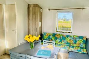 Campings Mobil Home a 100m de la mer sur terrain prive : photos des chambres