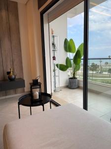 Al amirat front sea only family