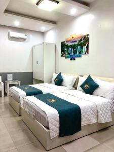 Holiday Hotel 2