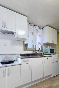 화가의 집 -아차산역, 풀옵션 원룸 ,2베드 2인, 세탁기건조기, 장박, 건국대&세종대