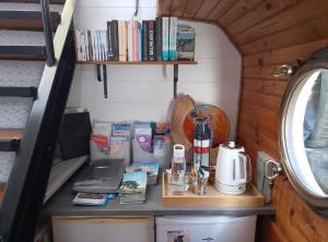 Sejours chez l'habitant PENICHE FARNIENTE CLIMATISEE - Aux Portes de la Camargue : photos des chambres