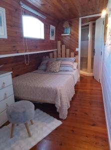 Sejours chez l'habitant PENICHE FARNIENTE CLIMATISEE - Aux Portes de la Camargue : photos des chambres