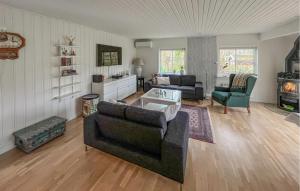 3 Bedroom Beautiful Home In Hörby