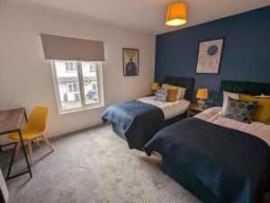 Contractors Ideal 3 Bed, 2 Lounge in Addlestone