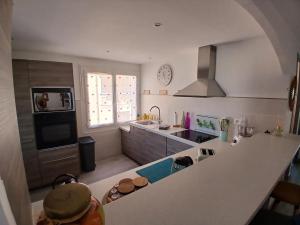 Le Petit Versailles a 2 min a pieds de la plage 3 chambres clim parking aperçu mer