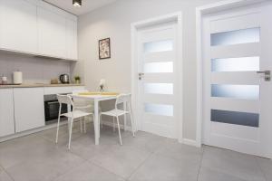 Urban Jungle - Silver Apartment