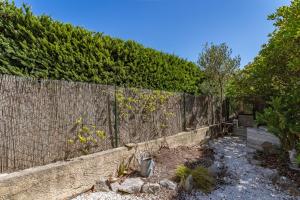 Superbe T2 avec jardin, clim à 600m de la plage