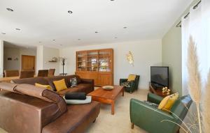 Lovely Home In Combas