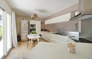 Maisons de vacances Lovely Home In Combas : photos des chambres