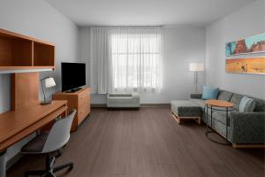 One-Bedroom King Suite with Sofa Bed room in TownePlace Suites by Marriott Hobbs
