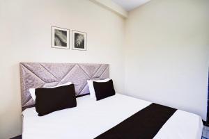 Hotel O Midwaytreat Burhanpur