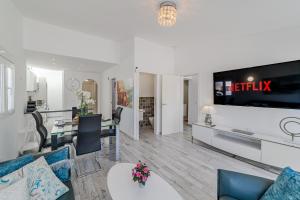 3 bedrooms apartment in Island Village pool view