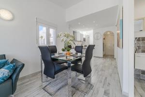 3 bedrooms apartment in Island Village pool view