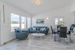 3 bedrooms apartment in Island Village pool view