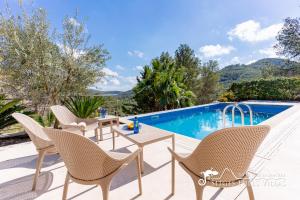 Cool and Stylish Villa Avanti with Private Pool, Beautiful Views and Air Conditioniing - 4hvězdičkové hotely ve městě Olivella