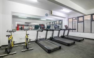 executive beautifully furnished apartment withmodern finishings,swimming pool,fully equipped gym and other luxurious facilities and close proximity to major shopping malls in kilimani