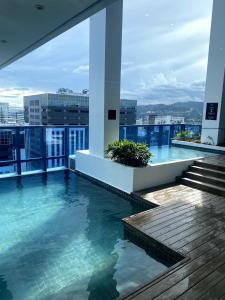ESTUDIO LA VIDA at 38 Park Avenue - 5 minutes walk to Ayala Central Bloc, with Infinity Pool, Fast Wi-Fi, Gym, & City Views inside Cebu IT Park