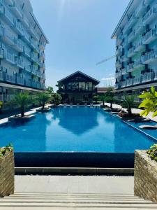 Cozy Staycation Near Cebu Airport with Pool & Gym , Free Wifi