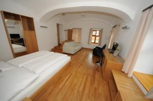 Gizella Hotel and Restaurant