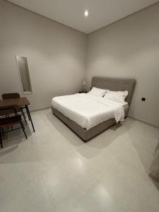 استوديو راقٍ بموقع استراتيجي في شمال الرياض قرب المترو والطُرُق الرئيسية