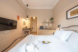 Elegant Hermes Suite in Athens, by Acropolin