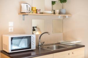 Elegant Hermes Suite in Athens, by Acropolin