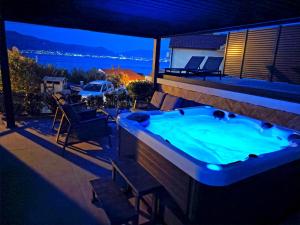 Villa Madu --- entire private villa with jacuzzi