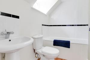 Cosy 3 bedroom house with Free parking and WiFi